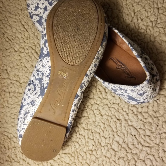 NEW! Lucky Brand Blue & White Floral size 6 Flats - Picture 3 of 3